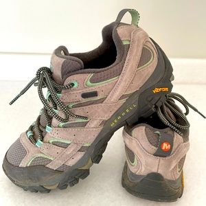 Merrell Women’s Hiking Shoe Vibram Sole- Size 8.5